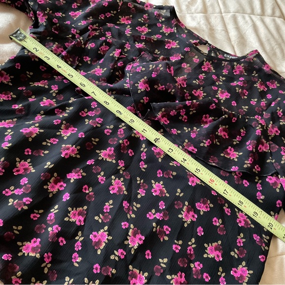 DONATED Express Floral Top - Picture 4 of 5